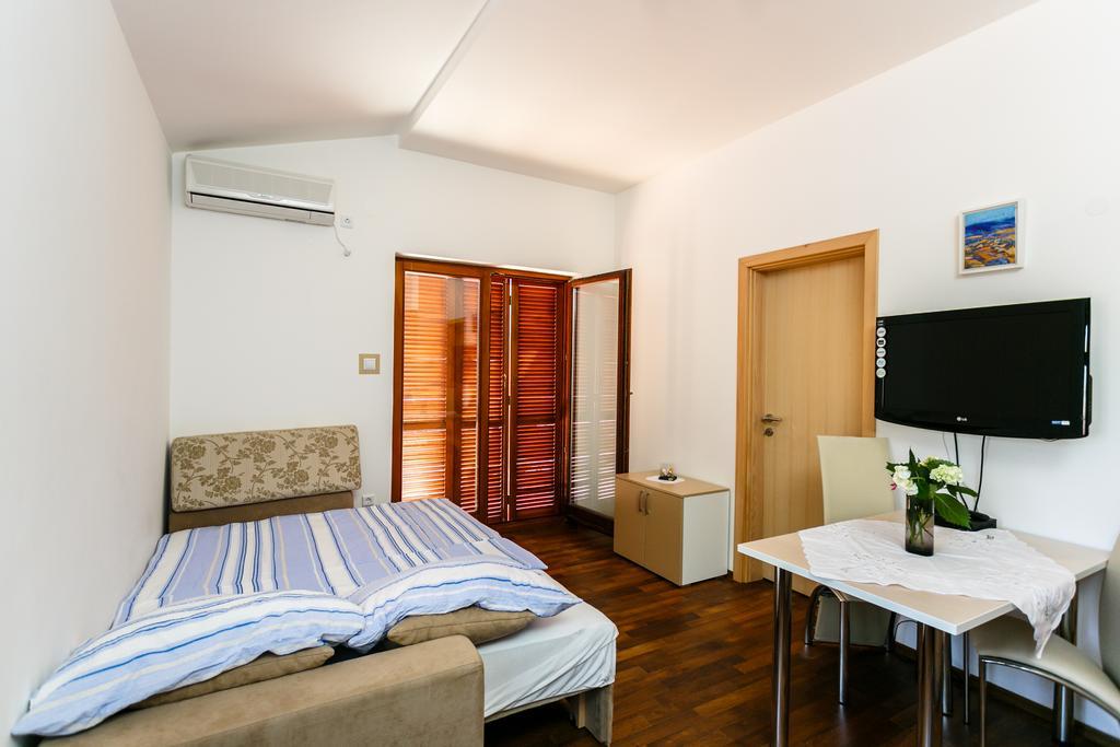 Apartments Josip Pinezići Quarto foto